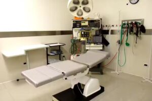 Adela Garzón – Dermatología y Cirugía Plástica