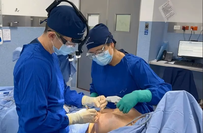 ¿Cuándo te operan los pechos por la seguridad social?