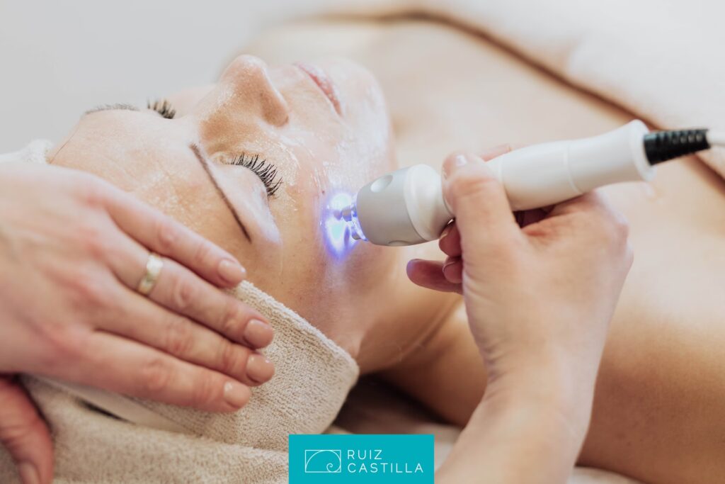 Láser Facial: Costos, Tipos y Beneficios