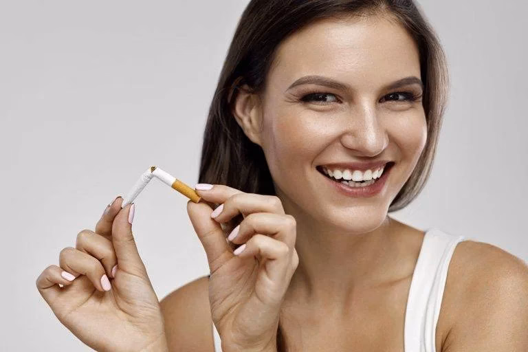 Fumar y Cirugía Plástica: Riesgos y Plazos Clave