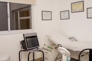 Dra Cintia Carreras- Especialista en Dermatología, Medicina Estética y Láser