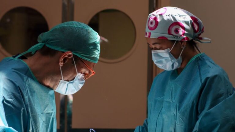 Psicología del Bisturí: ¿Qué hay detrás del deseo?