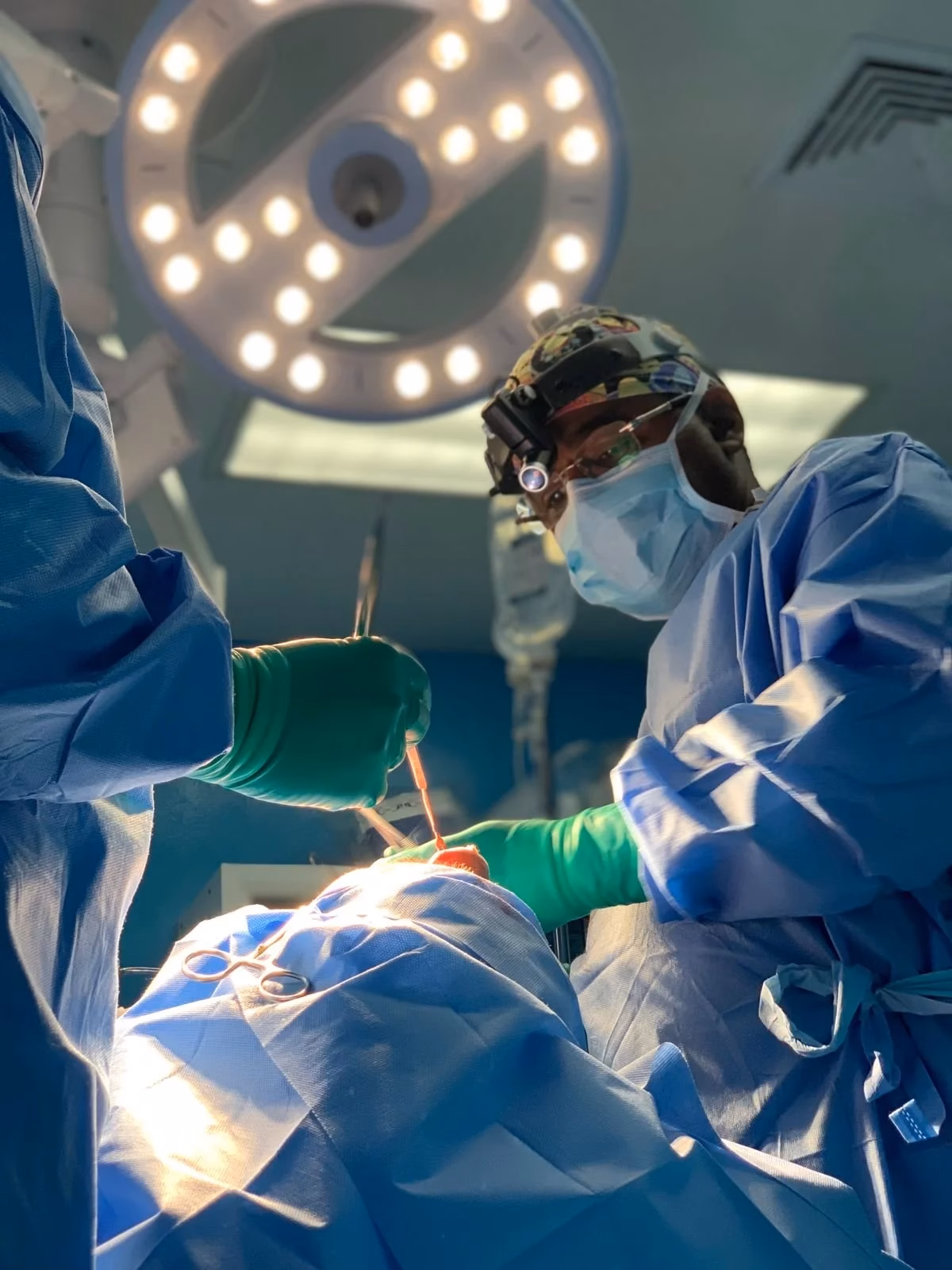 ¿Qué especialidades tiene el hospital en el siglo XXI?