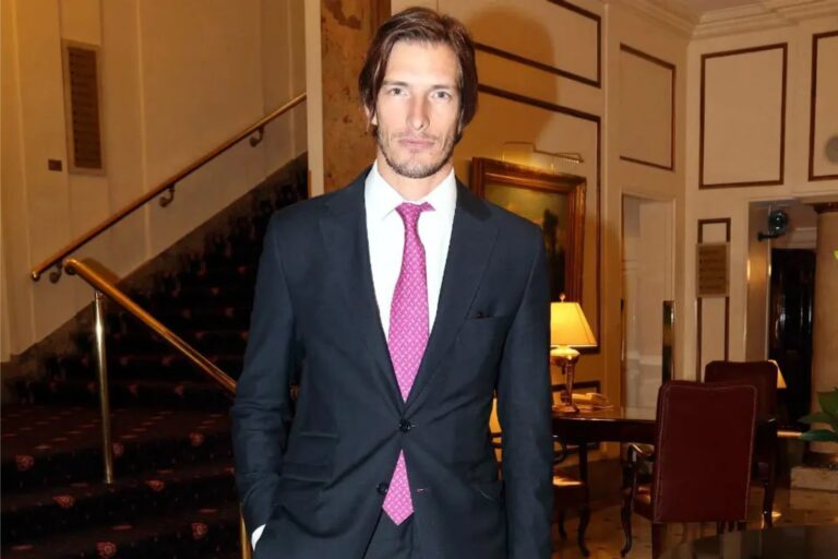 Iván de Pineda: La Miopía que Forjó un Intelecto