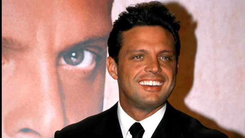 ¿Qué se ha hecho en la cara Luis Miguel?
