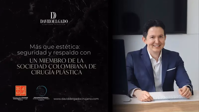 ¿Cuántos miembros tiene la Sociedad Americana de Cirujanos Plásticos?