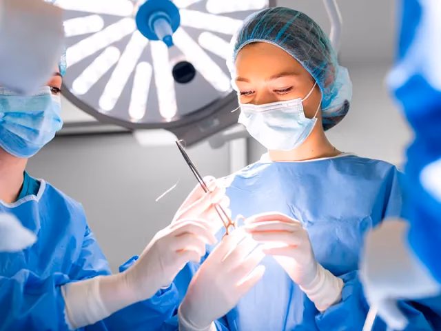 ¿Cuál es la especialidad médica mejor pagada en Ecuador?