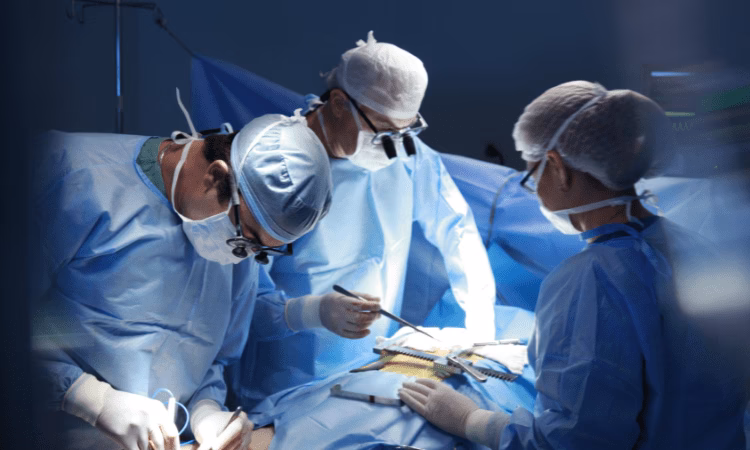 ¿Utilizan plástico de verdad en la cirugía plástica?