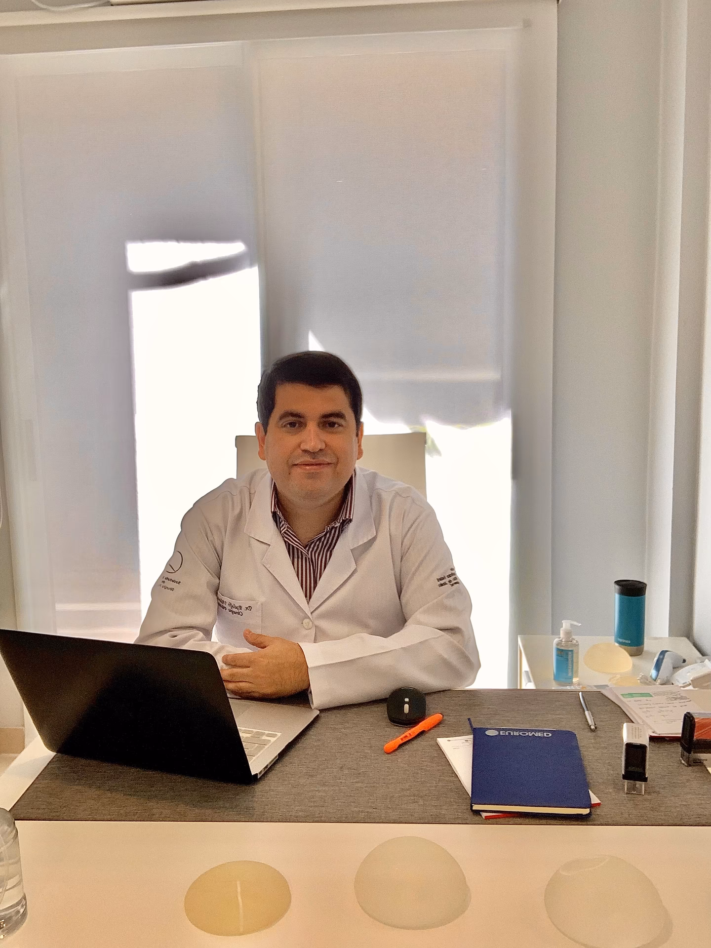 ¿Dónde trabaja el doctor Rodolfo Neira?