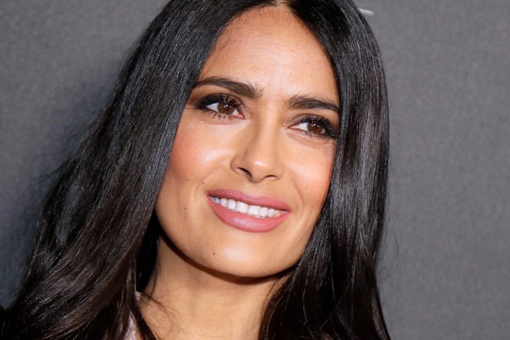 Salma Hayek: ¿Cirugía Plástica o Belleza Natural?