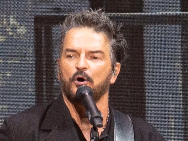 Ricardo Arjona: Cirugías de Columna y Salud